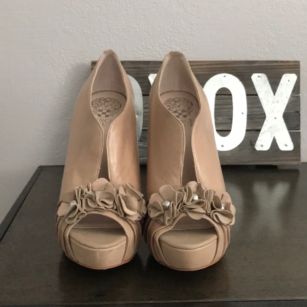 Vince camuto size 6 high heels
